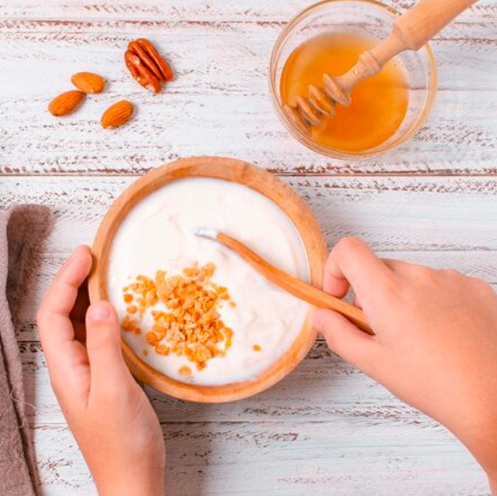 Greek Yogurt + Madu + Kacang-Kacangan/Foto: freepik.com/ freepik