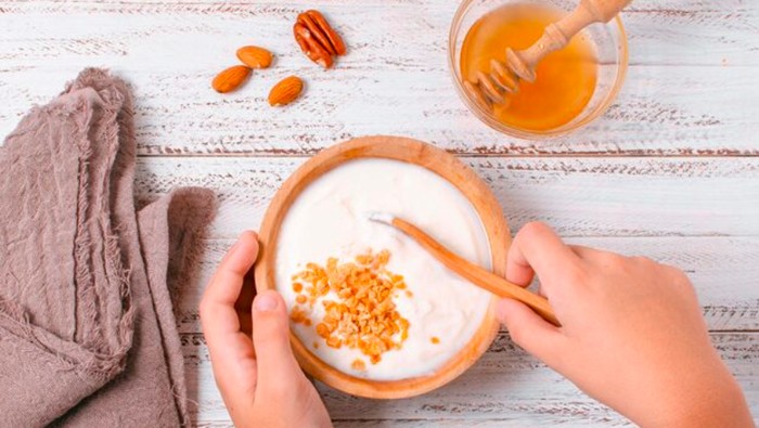 Greek Yogurt + Madu + Kacang-Kacangan/Foto: freepik.com/ freepik