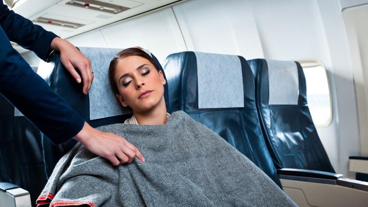 Saran Pramugari ke Penumpang: Hindari Pakai Selimut Pesawat