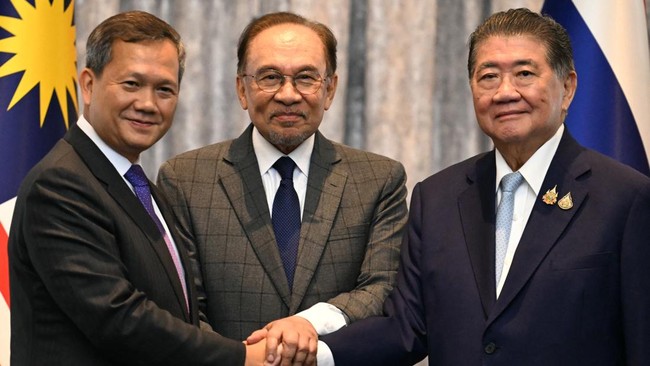 Thailand dan Kamboja akhirnya sepakat gencatan senjata dengan bantuan Perdana Menteri Malaysia Anwar Ibrahim sebagai mediator pada Senin (28/7).