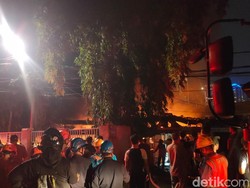 Kebakaran Pasar Taman Puring Jaksel, Api Masih Berkobar