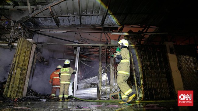 Gubernur DKI Jakarta Pramono Anung mengatakan ada sekitar 500 kios kecil yang terbakar dalam peristiwa kebakaran di Pasar Taman Puring semalam.