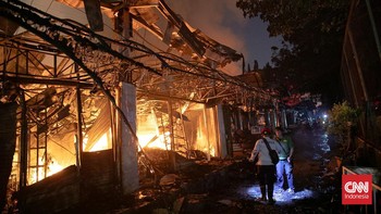 FOTO: Amuk Si Jago Merah Lahap Taman Puring