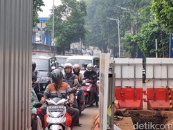 Ada Proyek Galian, Lalu Lintas di Jalan TB Simatupang Jaksel Macet
