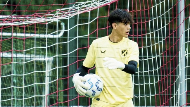 Timnas Indonesia U-17 Panggil Mike Rajasa, Kiper Akademi Utrecht Timnas Indonesia U-17 memanggil Mike Rajasa, kiper yang sedang berseragam akademi FC Utrecht ke pemusatan latihan (TC) di Bali jelang Piala Dunia U-17 2025.