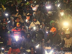 Video: POV Terjebak Kemacetan Parah Imbas Kebakaran Taman Puring
