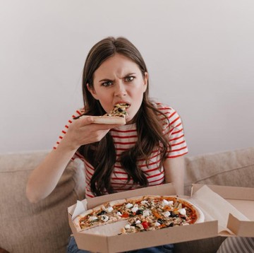 5 Makanan yang Perlu Dihindari Saat sedang Emosi, Bisa Bikin Tambah Bad Mood!