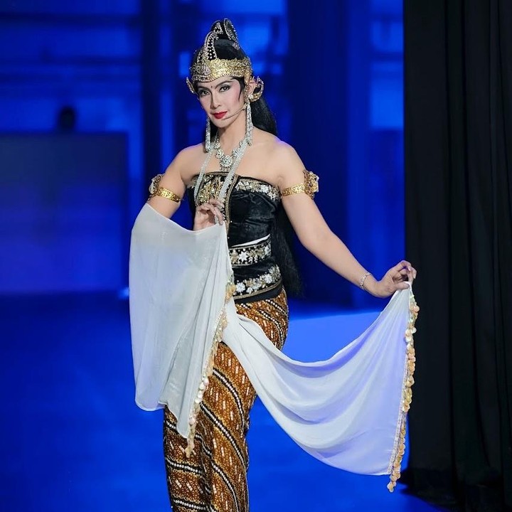 <p>Melalui unggahan di Instagram, Maudy membagikan potretnya saat mengenakan kostum Dewi Kunti. Bunda satu anak ini terlihat cantik saat mengenakan kostum baju tradisional ala Kerajaan Jawa zaman dahulu. (Foto: Instagram @maudykoesnaedi)</p>