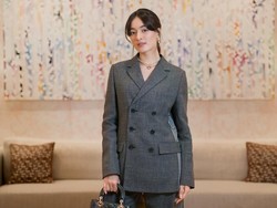 Video: Dibalik Penampilan Botak Mawar De Jongh