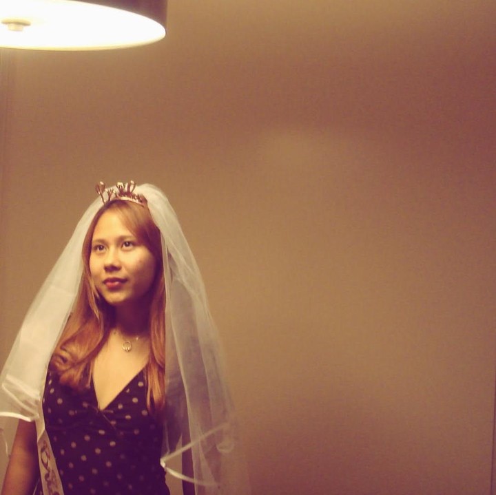 <p><em>Bridal shower</em> tampaknya sudah menjadi kebiasaan yang cukup umum dilakukan banyak orang di masa kini. Bahkan, tak sedikit juga para artis yang merayakannya menjelang pernikahan. Salah satunya adalah penyanyi Nadin Amizah. (Foto: Instagram@cakecaine)</p>