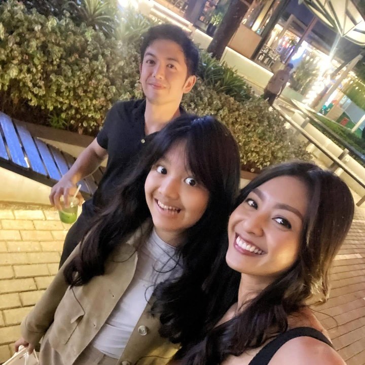 <p>Meski sudah berpisah, tak menghalangi sejumlah mantan pasangan artis untuk tetap berhubungan baik sebagai orang tua dari anak-anaknya. Salah satunya adalah Nicky Tirta dan Liza Elly. (Foto: Instagram@lizaellyp)</p>