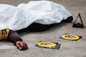 Potret Penembakan Massal di Bangkok Thailand, Mayat Ditutup Kain Putih Potret Penembakan Massal di Bangkok Thailand, Mayat Ditutup Kain Putih
