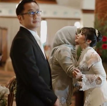 Ikke Nurjanah & Aldi Bragi Nangis hingga Duet Bareng, Ini 7 Potret Pernikahan Adira Kania