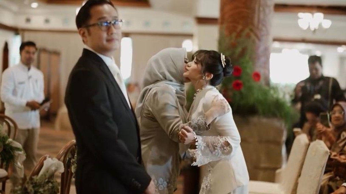 Pernikahan Adira Kania