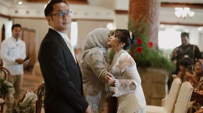 Ikke Nurjanah dan Aldi Bragi Nangis hingga Duet Bareng, Ini 7 Potret Pernikahan Adira Kania