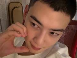 Cha Eun Woo Jadi Pusat Perhatian di Barak Militer