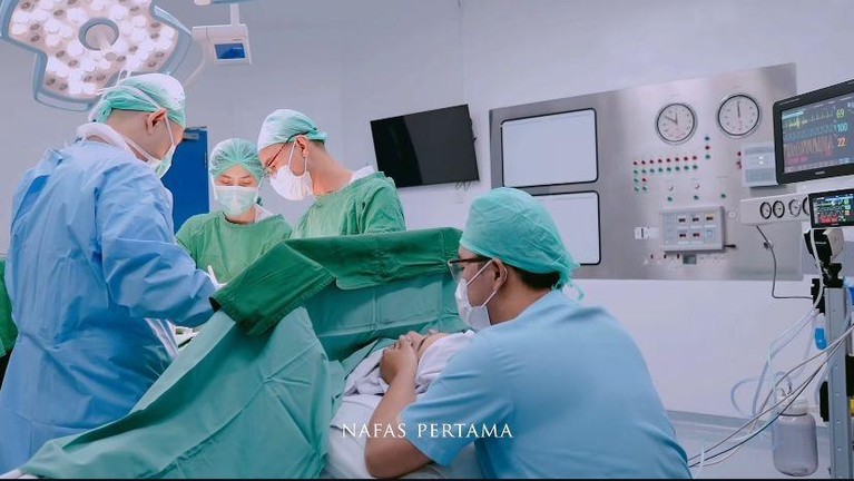Potret Istri Danang DA Melahirkan Anak Pertama Potret Istri Danang DA Melahirkan Anak Pertama