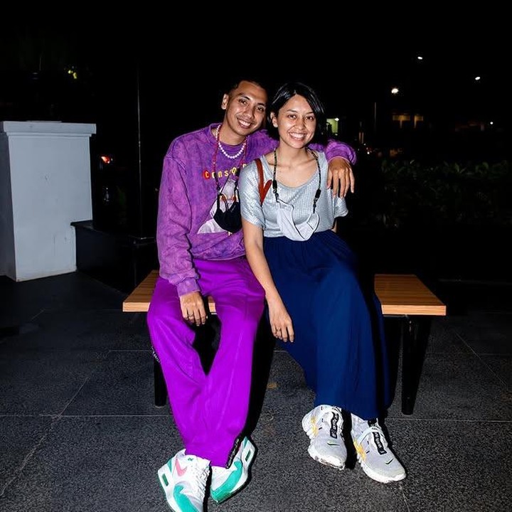 <p>Unggahan Rayi tentang lagu <em>Istriku</em> sontak banjir komentar dari netizen. Banyak yang merasa terharu dan ikut merasakan manisnya kisah cinta Rayi dan Dila. Tak sedikit pula yang mendoakan hubungan mereka agar selalu langgeng dan penuh kebahagiaan. "Enggak salah aku idolain bang Rayi ini. Sehat selalu abang dan istri," tulis akun Instagram<em> @shin********.</em> (Foto: Instagram @rayiputra26)</p>