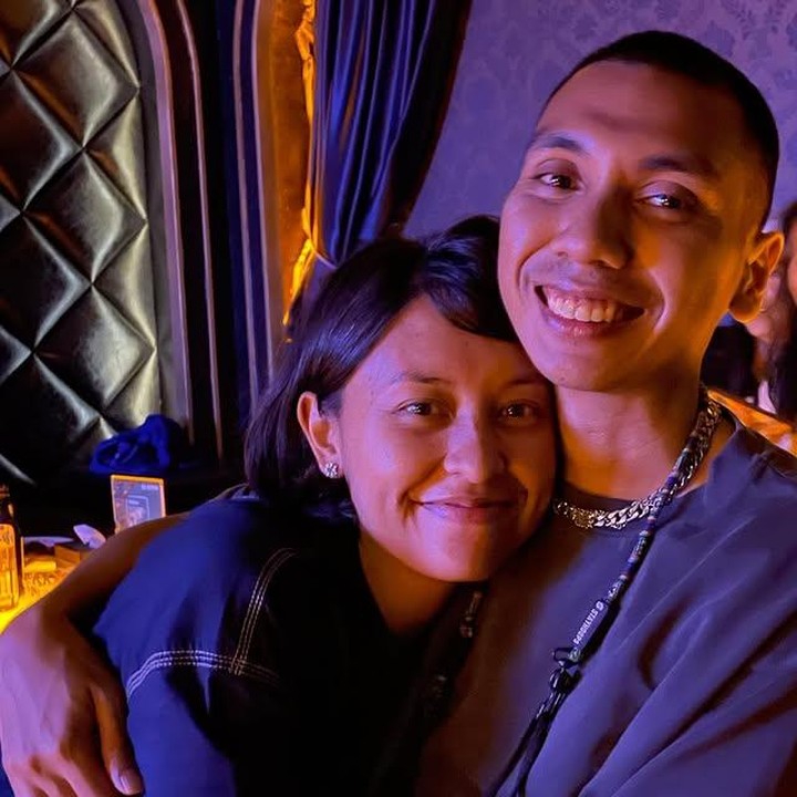 <p>Dalam momen ulang tahun sang istri yang jatuh pada 26 Juli 2025, Rayi mempersembahkan sebuah lagu manis berjudul <em>Istriku</em>. Lagu ini menjadi bentuk penghargaan Rayi kepada Dila yang sudah menjadi <em>partner</em> sejatinya dalam suka maupun duka selama 13 tahun pernikahan. (Foto: Instagram @rayiputra26)</p>