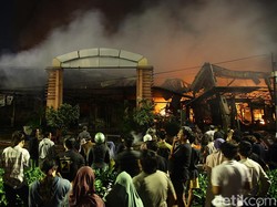 Damkar Sebut Tak Ada Korban Jiwa Kebakaran Pasar Taman Puring