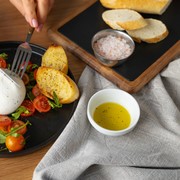 8 Ragam Olahan Menikmati Burrata, Keju Lumer yang Lagi Viral