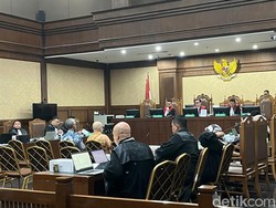 WA Mr K Dibuka di Sidang, Eks Dirut Taspen Ngaku Serba Salah Menjawab