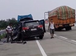 Innova Hantam Buntut Fuso di Tol Lampung, 2 Mahasiswa Asal Jabar Tewas