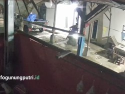 Rumah Warga di Bogor Dibobol Maling, HP hingga Motor Raib