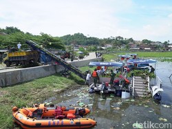 Aksi TNI yang Buat Situ Bagendit Bersinar Lagi