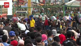 VIDEO: Ribuan Warga Kamboja di Thailand 'Pulang Kampung' 