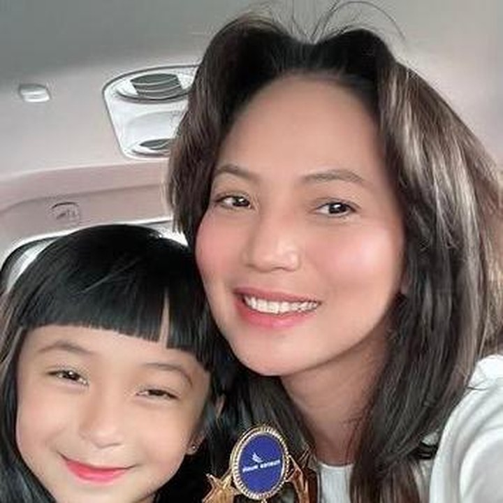<p>Momen sederhana ini menjadi bukti kalau usaha Sierra terbayar dengan hasil yang membanggakan. Tak heran banyak warganet yang ikut memberikan ucapan selamat dan dukungan untuknya. "Selamat Sierra.. keren banget," tulis&nbsp;Instagram<em> @pris****</em>. (Foto: Instagram @kinaryosihmoney)</p>