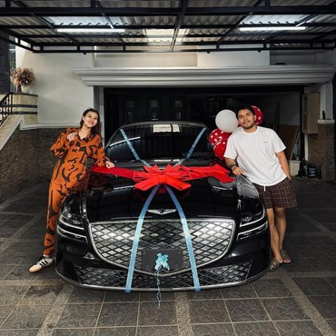Suami Idaman, Ini 7 Potret Thariq Halilintar Beri Mobil Kado Lahiran & Anniv Untuk Aaliyah