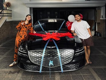img-title Suami Idaman, Ini 7 Potret Thariq Halilintar Beri Mobil Kado Lahiran & Anniv Untuk Aaliyah