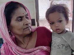 Heboh Anak Ajaib dari India Gigit Ular Kobra Sampai Mati