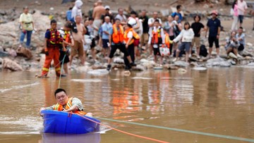 FOTO: Banjir Bandang Rendam Beijing, 80 Ribu Orang Dievakuasi