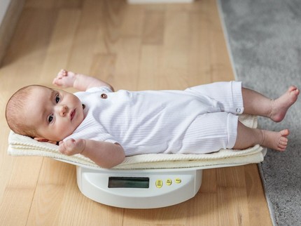 Ketahui Berat Badan Bayi 5 Bulan yang Ideal dan Cara Mendapatkannya