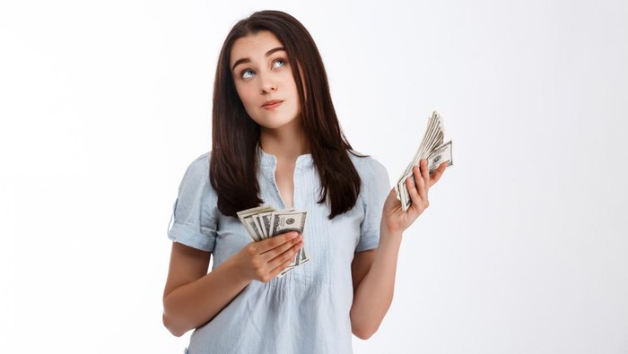 img-title In This Economy, Ikuti Cara Hemat ala 5 Zodiak Ini Biar Keuanganmu Tetap Aman