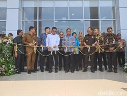 Resmikan Grha Bank Banten, Andra Singgung Perputaran Rp 60 T di Banten