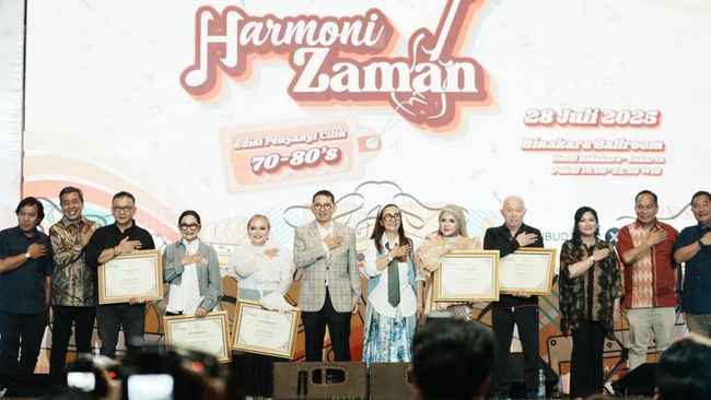 Kementerian Kebudayaan kembali menggelar Harmoni Zaman yang menjadi ajang apresiasi bagi para seniman legendaris lintas zaman.