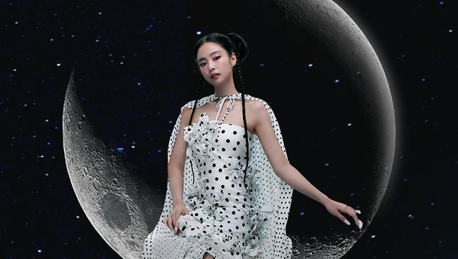 Tampil Seksi di Bandara, Pakaian Jennie BLACKPINK Tuai Pro Kontra