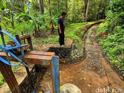 Air Kering Kerontang Bikin Warga Cimenteng Sukabumi Terpaksa Tak Mandi