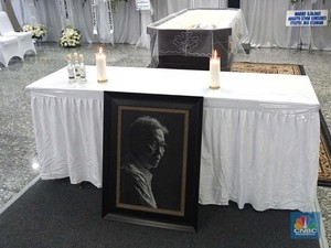 Jenazah Kwik Kian Gie Tiba di Rumah Duka untuk Disemayamkan