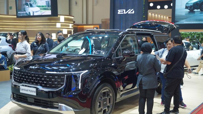 Kreta Indo Artha (KIA), agen pemegang merek Kia, memboyong dua MPV andalan, Carnival Hybrid dan Carens ke GIIAS 2025.