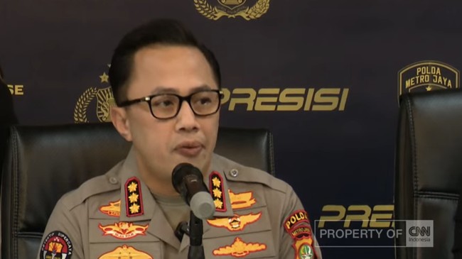 Polda Metro Jaya Gelar Patroli Skala Besar Polda Metro Jaya menggelar patroli berskala besar demi memberikan perlindungan kepada masyarakat di tengah maraknya aksi demonstrasi di wilayah DKI Jakarta.