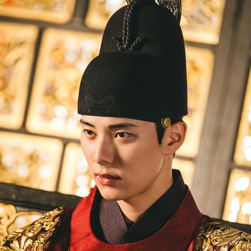 Jadi Raja di Drakor Fantasi-Romantis Baru, Simak Potret Penuh Pesona Lee Chae Min