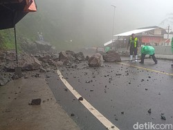 Tebing Longsor di Jalur Piket Nol, Akses Lumajang-Malang Lumpuh