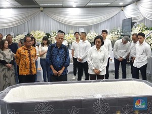 Potret Sederet Tokoh & Pejabat Melayat ke Rumah Duka Kwik Kian Gie Potret Sederet Tokoh & Pejabat Melayat ke Rumah Duka Kwik Kian Gie