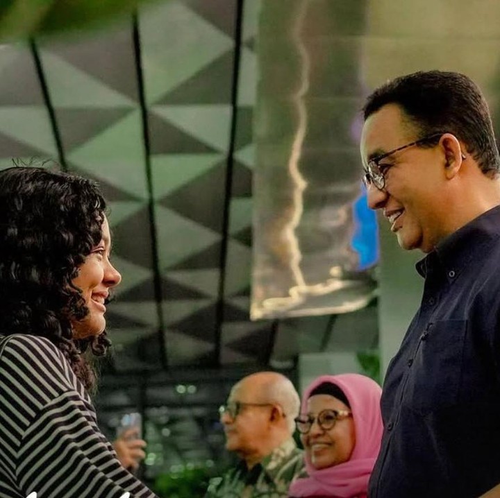 <p>Putri Anies Baswedan, Mutiara Annisa Baswedan, memutuskan untuk terbang ke Amerika Serikat usai sebulan melahirkan anak pertamanya Ibrahim. Perempuan yang akrab disapa Tia ini berangkat ke AS untuk melanjutkan studi S2 di Harvard University, Bunda. (Foto: Instagram @aniesbaswedan/ @fery.farhati)</p>
