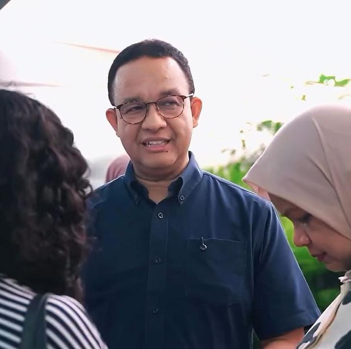 <p>Anies juga tak lupa untuk memberikan wejangan untuk sang putri dan menantunya sebelum berangkat ke AS. "Kalau ngadepin yang rumit, yakin ini bukan yang pertama. Kalau yang lain bisa melakukannya, maka kamu juga bisa. Tia <em>bismillah</em>, pokoknya Tia sama Ali ini tinggal berdua, saling jaga, saling support," kata Anies. (Foto: Instagram @aniesbaswedan/ @fery.farhati)</p>