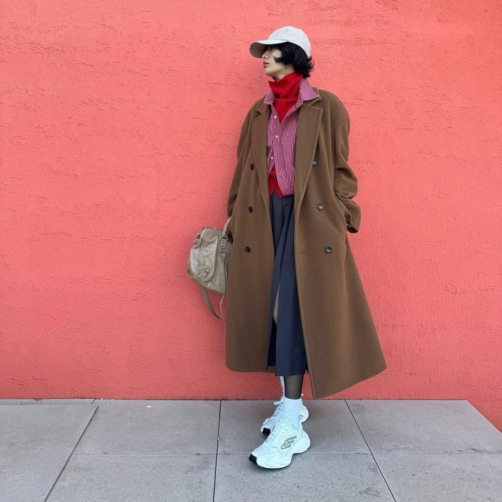 <p>Bunda pencinta K-Pop pastinya sudah tidak asing lagi dengan perempuan cantik satu ini, bukan? Nana cukup aktif di media sosial dan berbagi <em>outfit of the day</em> (OOTD). Ia pun tampak piawai padu padan <em>outfit</em> seperti foto berikut ini.  (Foto: Instagram@jin_a_nana)</p>
